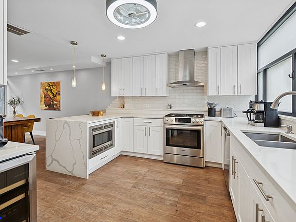 4th image of 2906 N Sheridan Rd