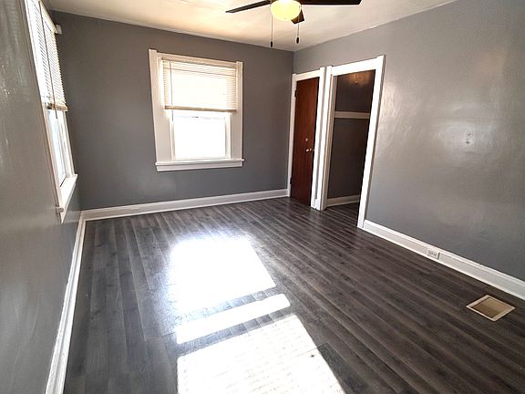 5th image of 6122 Noble Ave