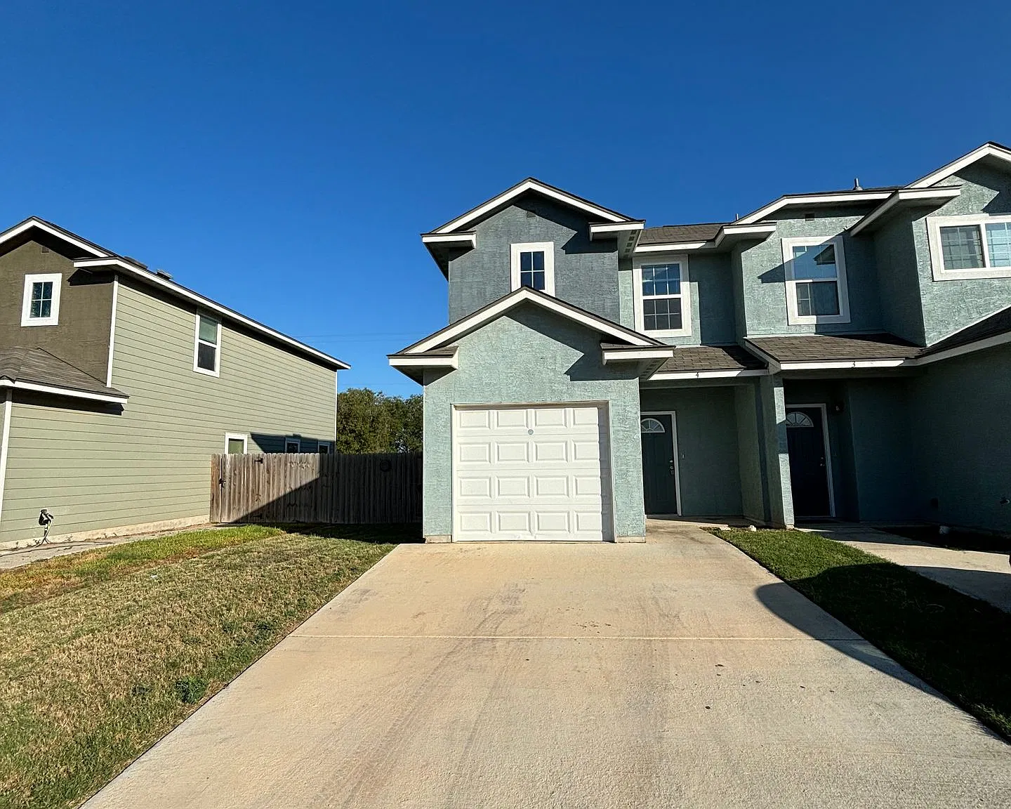 Townhome is your home at the Retreat at Retama, Selma Texas — Photo 2