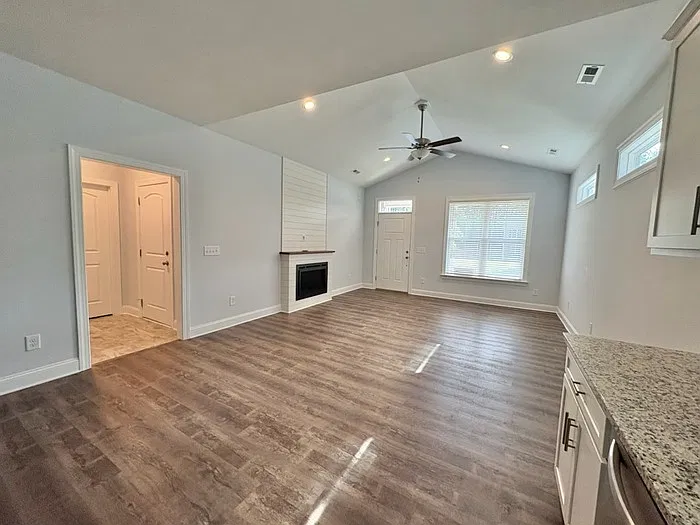 3 bed, 2.0 bath, 1314 sqft, $1,895 — Photo 4
