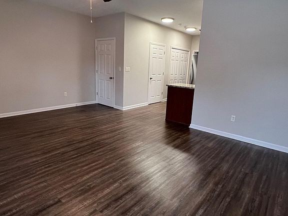 4th image of 422 W Lagrange St #1