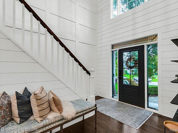 5th image of 6979 Woodlyn Ct