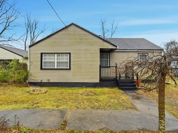 11 Cheyenne Rd, Springfield, MA 01109