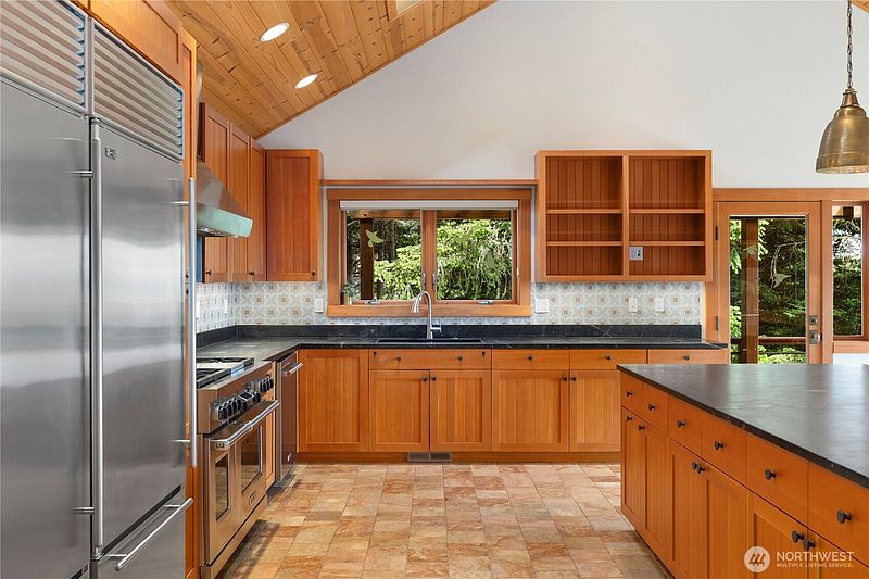4th image of 400 Hannah Road