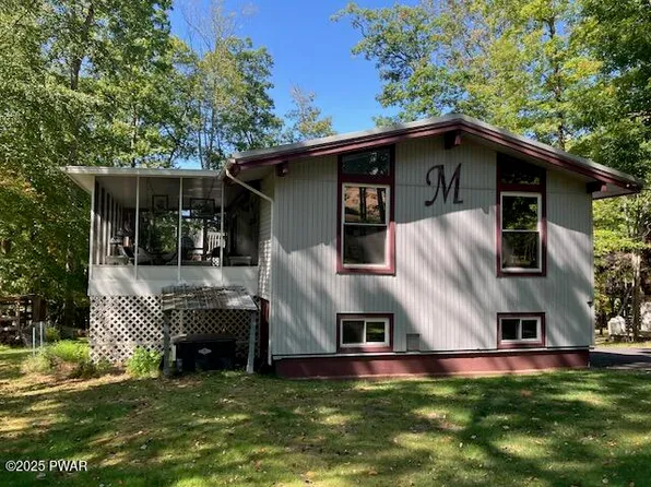125 Cherry Hill Cir, Hawley, PA 18428