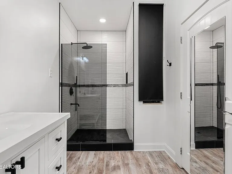 2919 Dempster St — Photo 14