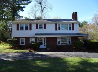 2 Lantern Ln, Burlington, MA 01803