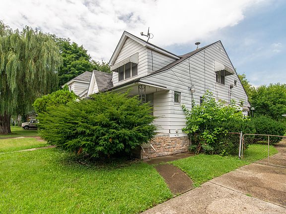 3rd image of 14741 Coram St