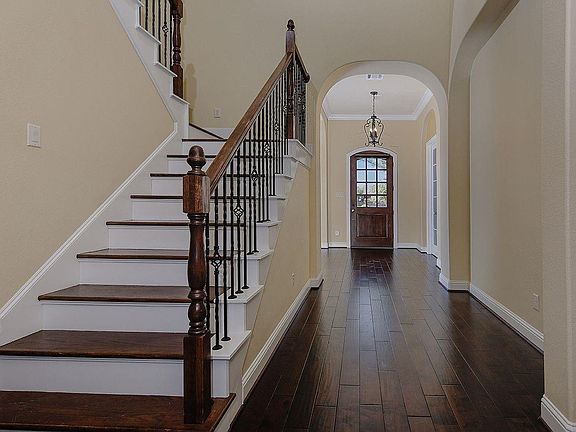 3rd image of 330 Mill Creek Rd