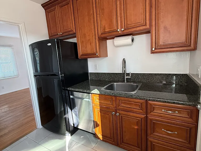 1111 Pico Blvd #7 — Photo 2