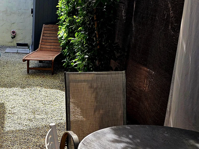 1232 N June St — Photo 14