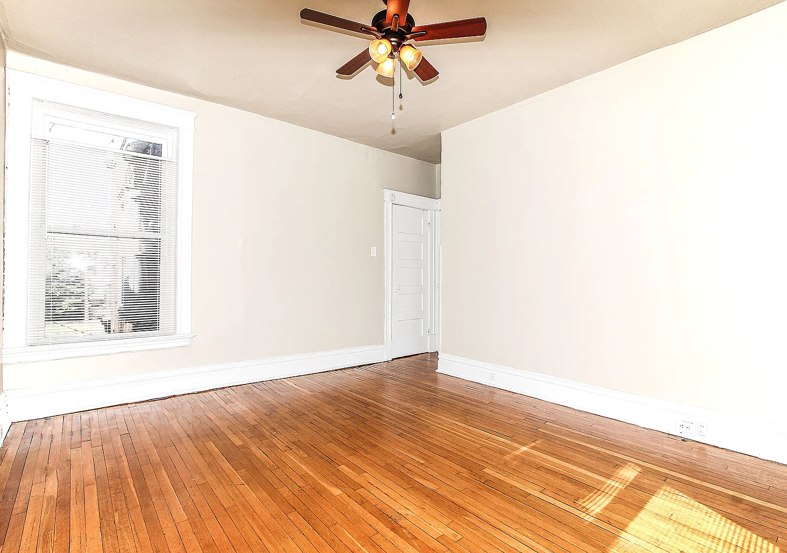 Introducing our newly rehabbed 2-bedroom apartment in the heart of St. Louis! Fall move in special. — Photo 4
