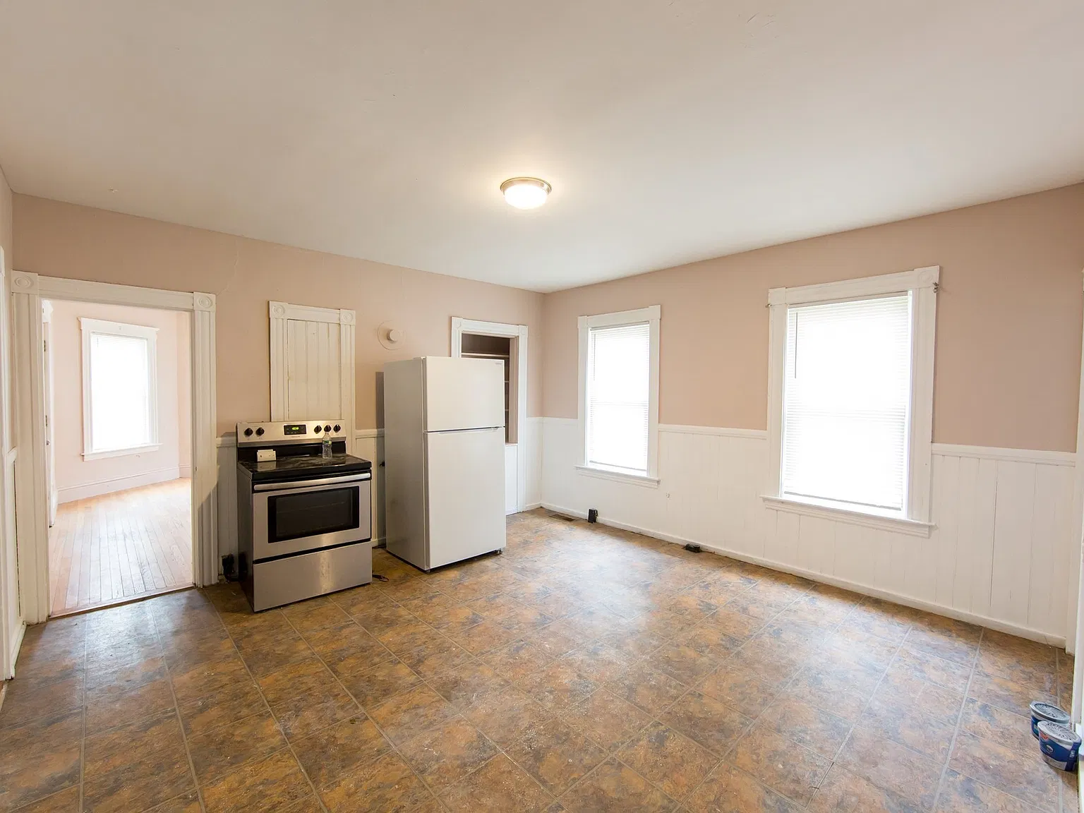 3 bed, 1.0 bath, 1101 sqft, $1,995 — Photo 1