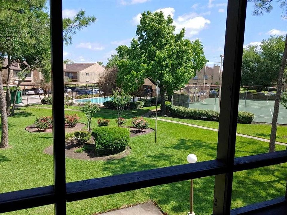 1st image of 10555 Turtlewood Ct Unit 105