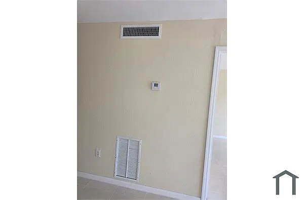 Building Photo - 1355 Ali Baba Ave #A20