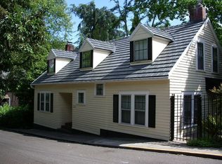 2210 SW Kings Ct, Portland, OR 97205