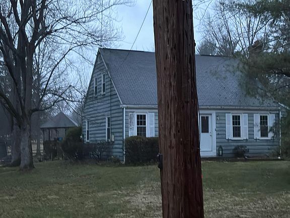 3rd image of 1605 Cedar Hill Rd