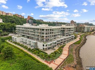 3 Somerset #307, Edgewater, NJ 07020