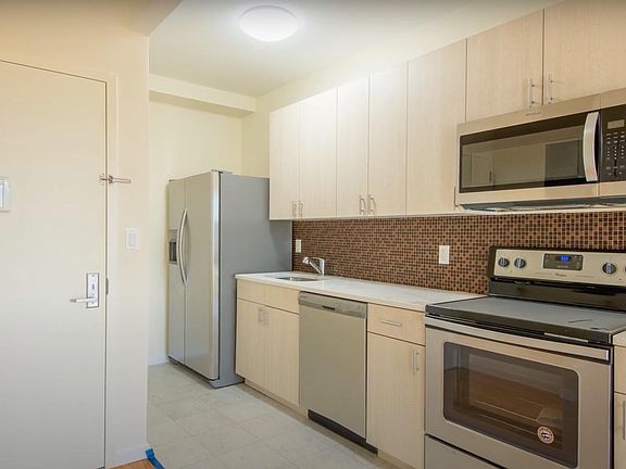 3rd image of 3070 Brighton 14th St #4