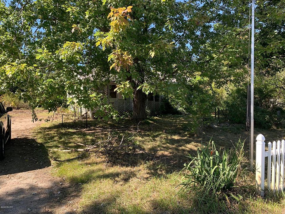 1st image of 691 Lincoln Lake Ave SE
