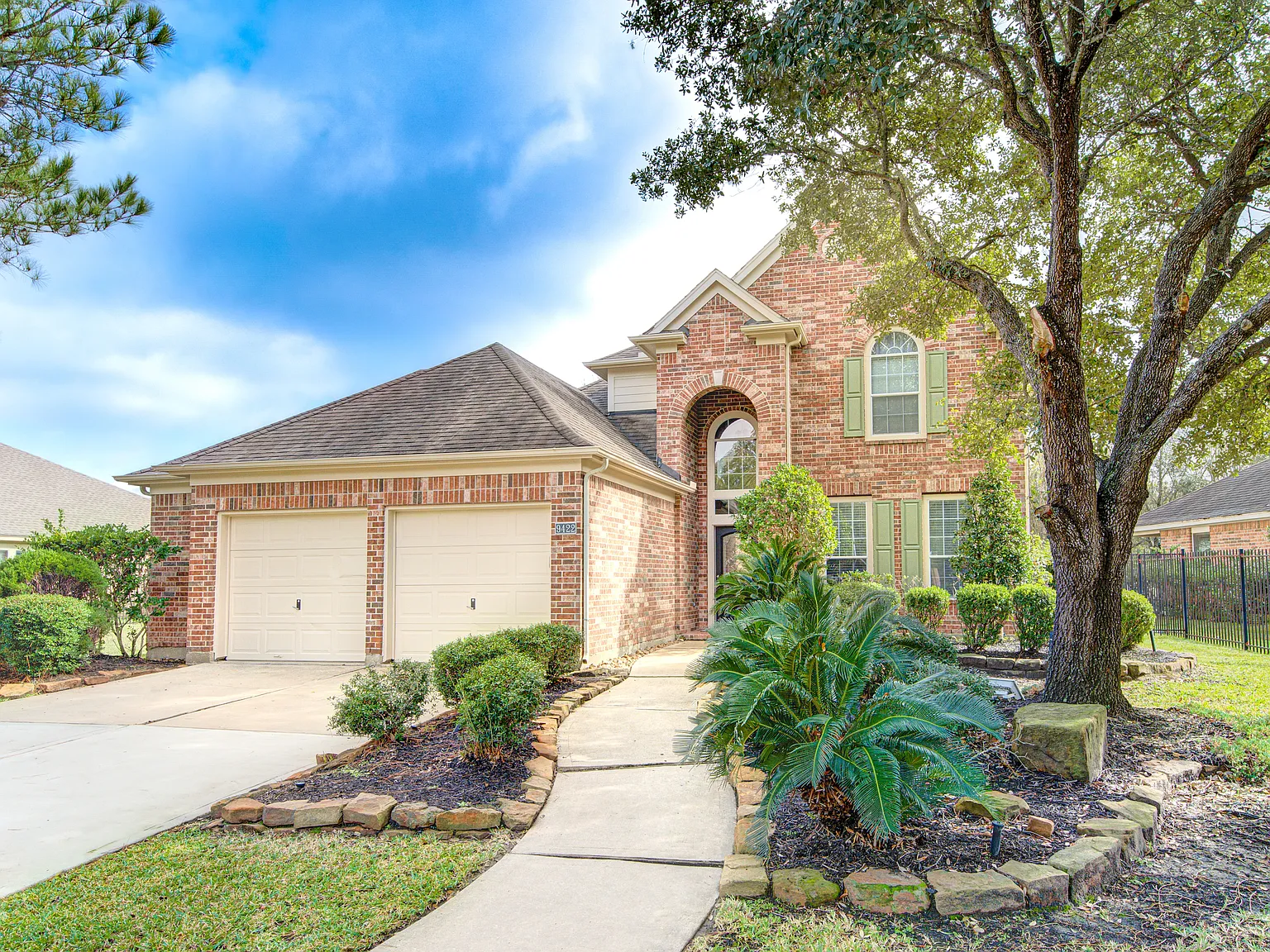 4 bed, 2934 sqft, $5,600 — Photo 2