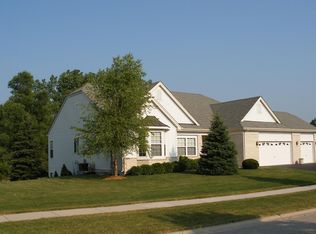 433 Oak Grove Cir, Wauconda, IL 60084