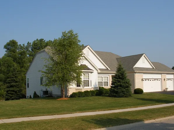 433 Oak Grove Cir, Wauconda, IL 60084