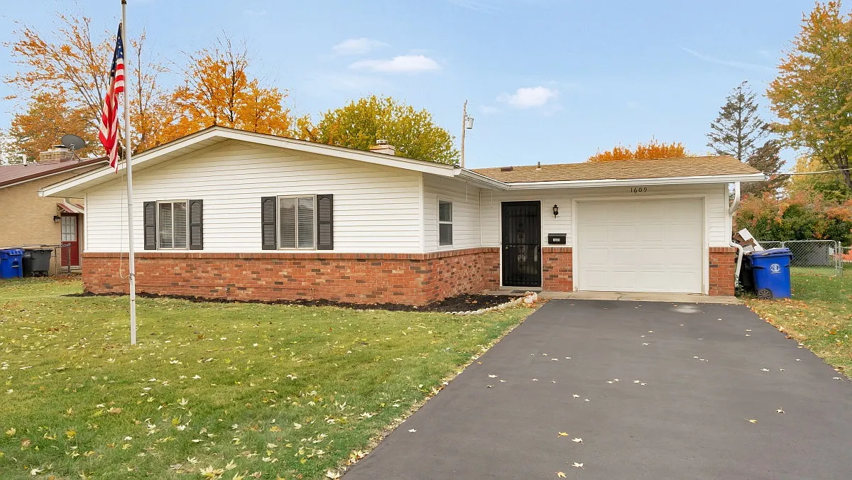 1609 W Cadillac Dr photo 1