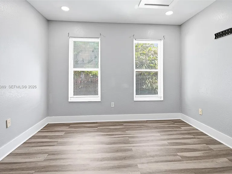 610 SW 2nd Ave #1 — Photo 23