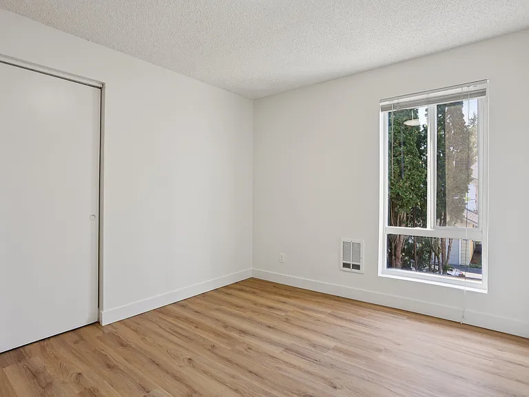Olympic West Apartments — Photo 25