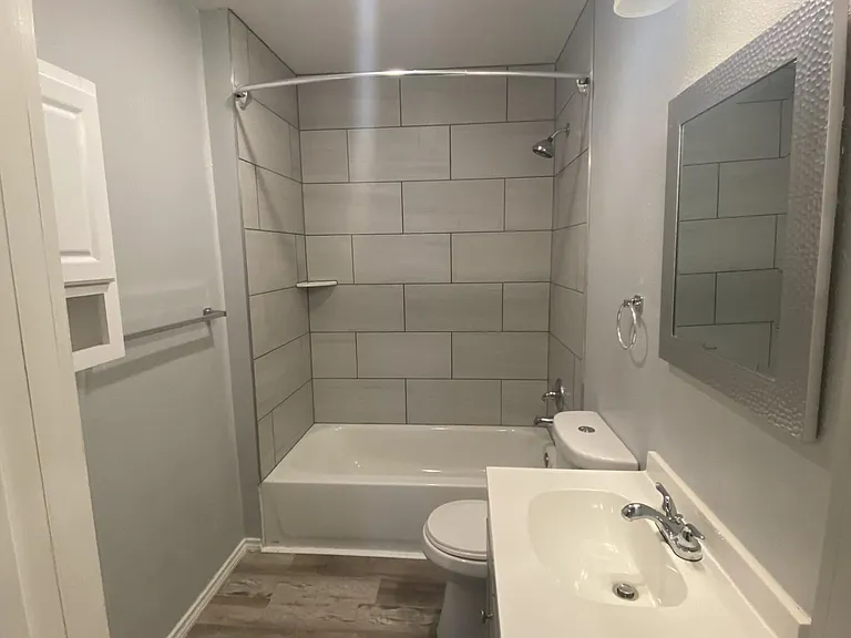 208 E Sterling St — Photo 6