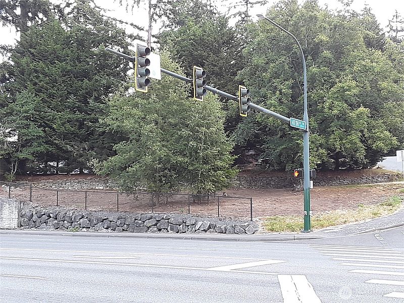 2nd image of 4629 Evergreen Way