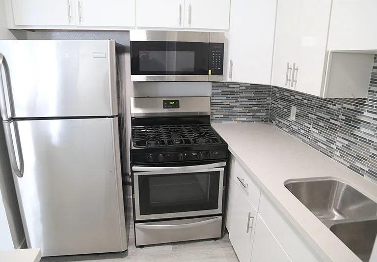 Marathon Apartments — Photo 25