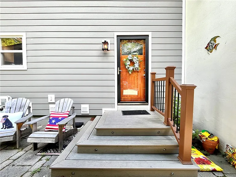 9 Harbour Ln — Photo 8