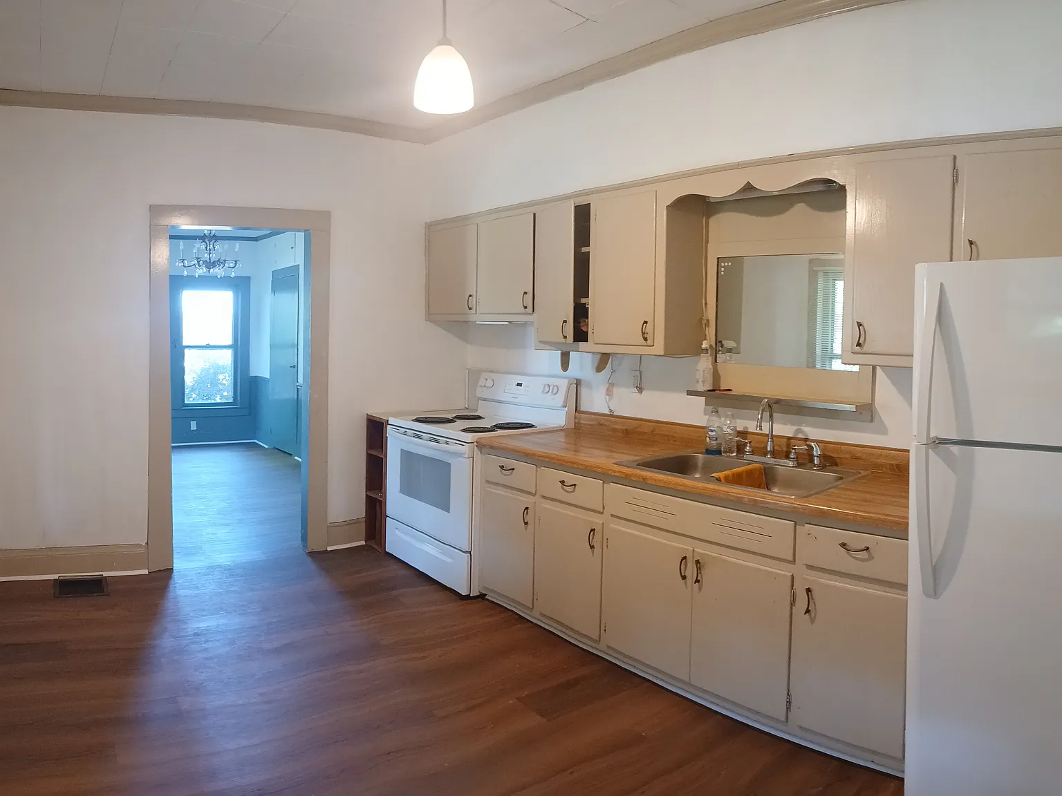 3 bed, 975 sqft, $925 — Photo 2
