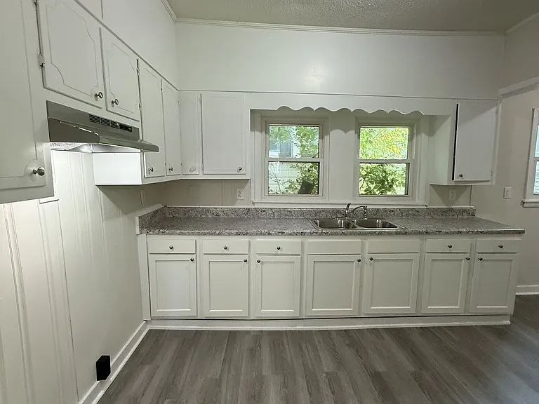 914 18th Way SW — Photo 7