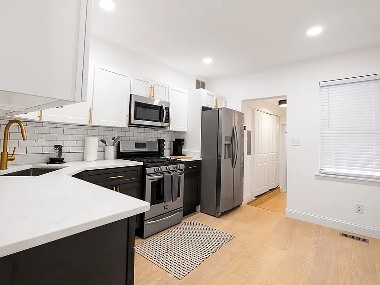 1923 Gough St #1 — Photo 6