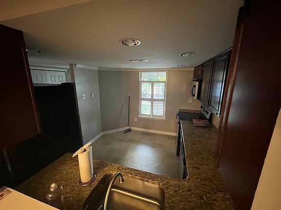 4th image of 9 Van Horn Pl