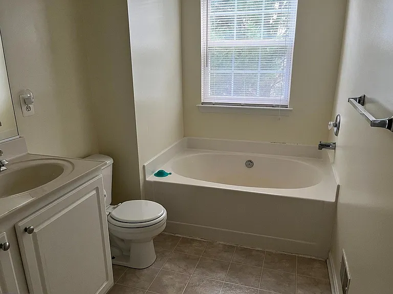 203 Byfield Rd — Photo 9