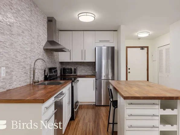1266 W 13th Ave #305, Vancouver, BC V6H 1N6