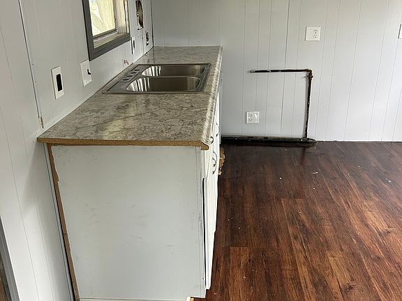 2nd image of 23765 Lawrence Ave #D-1