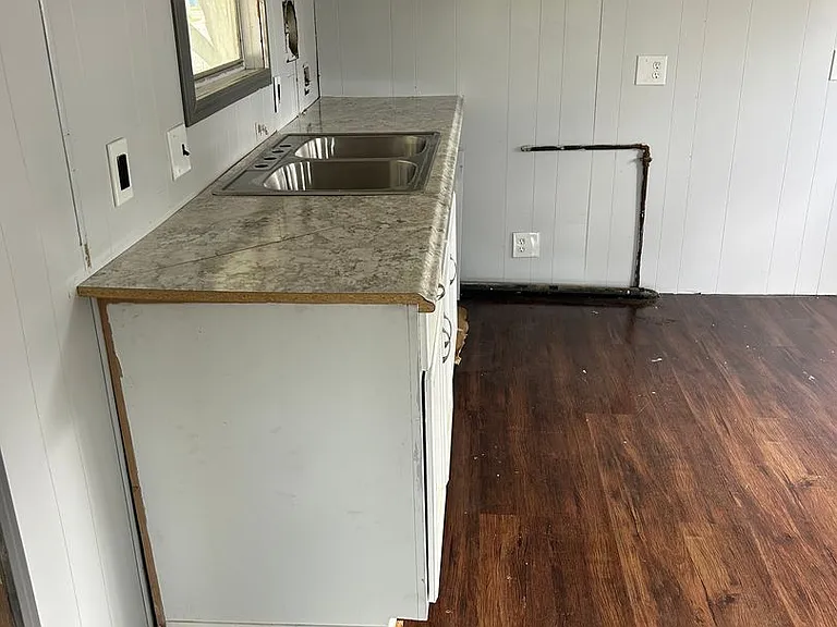 23765 Lawrence Ave — Photo 2