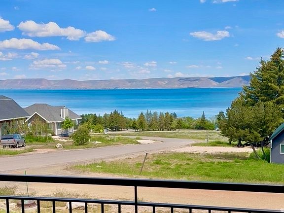 2nd image of 7 Lake Circle Dr