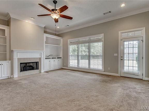 3rd image of 1424 Paxton Cir