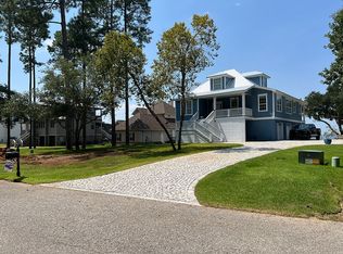 969 Bay Harbour Blvd, Freeport, FL 32439