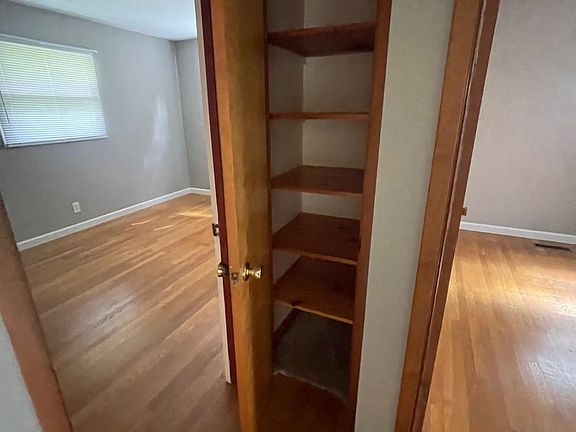 5th image of 208 Swanee Dr