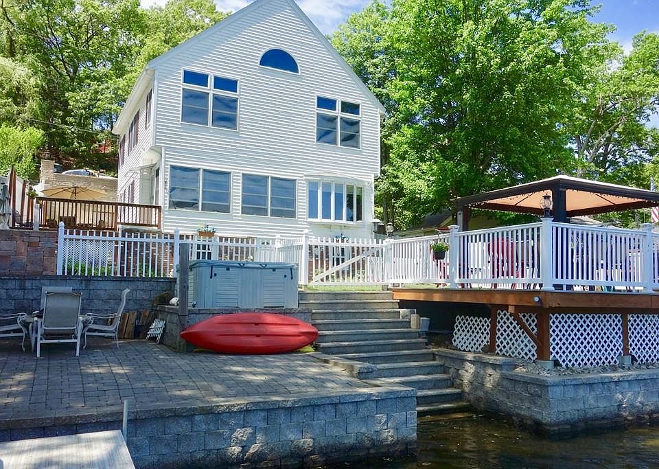 1st image of 233 Lakeshore Dr