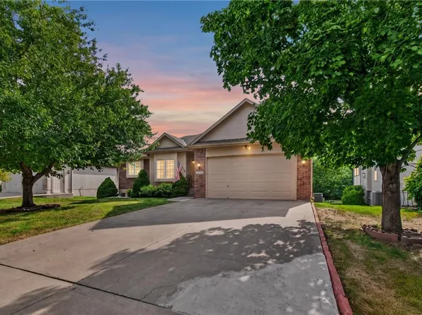 1915 Meadowlark Dr, Raymore, MO 64083