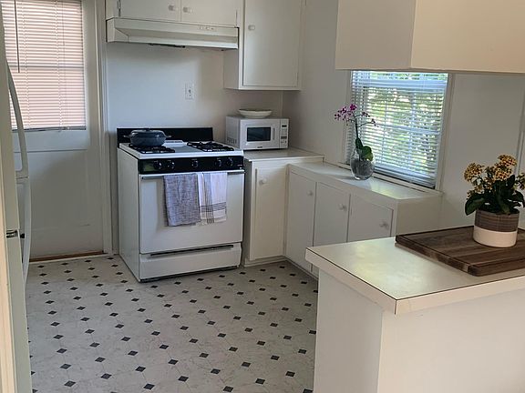 4th image of 242 E California Blvd APT A