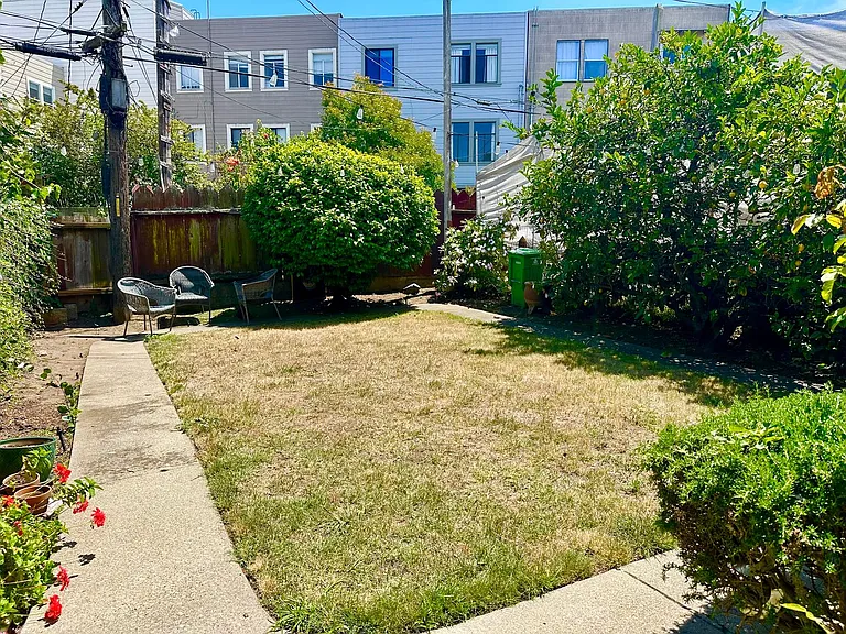 127-29 Alhambra St — Photo 10